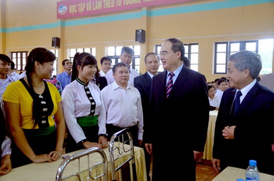 Vice premier Nguyen Thien Nhan estimula la educación en Yen Bai - ảnh 1